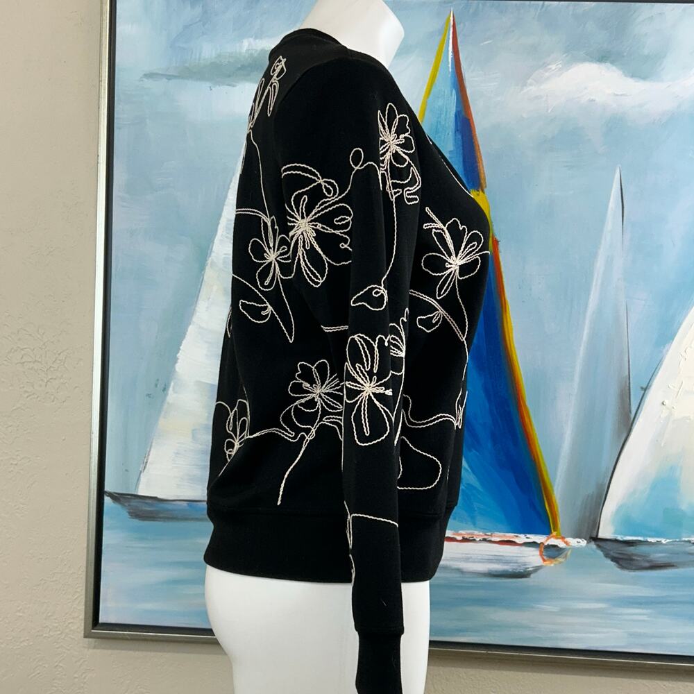 T TAHARI Sweatshirt 3D Embroidered flowers size small - Picture 3 of 7